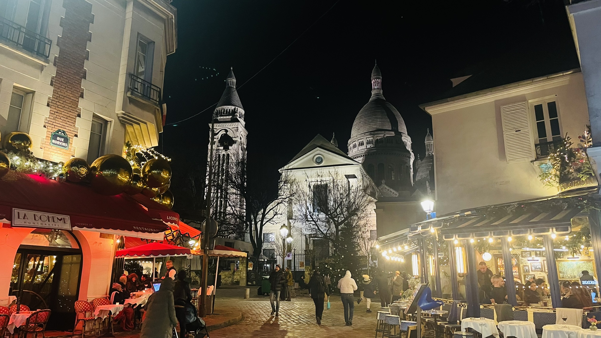 Vue de nuit Place du Tertre