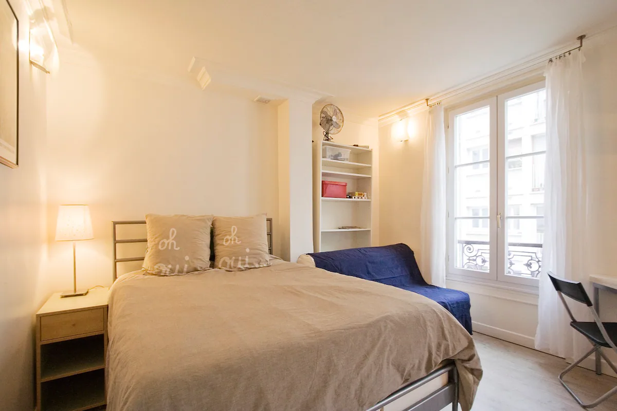 Studio 8 pièce principale location meublée